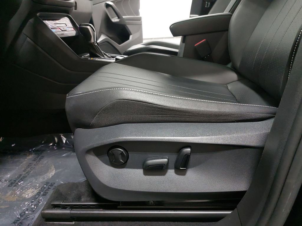 Used 2022 Volkswagen Tiguan SE image 28