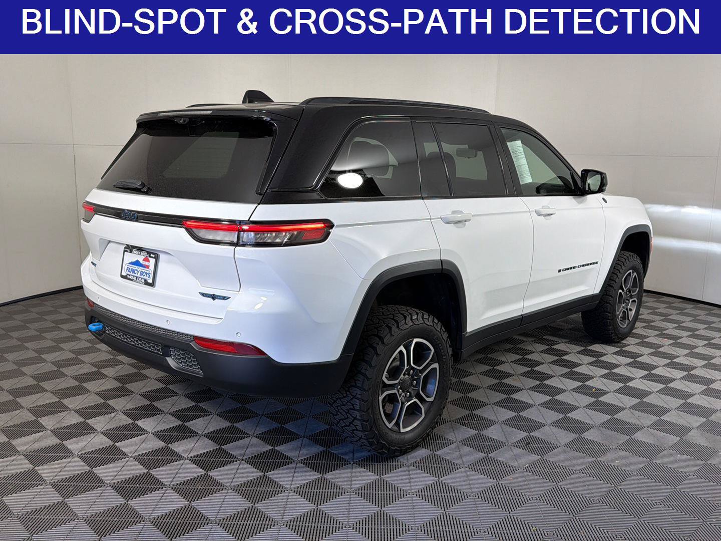 Used 2023 Jeep Grand Cherokee Trailhawk w/ Advanced Protech Group II AWD/4WD image 4