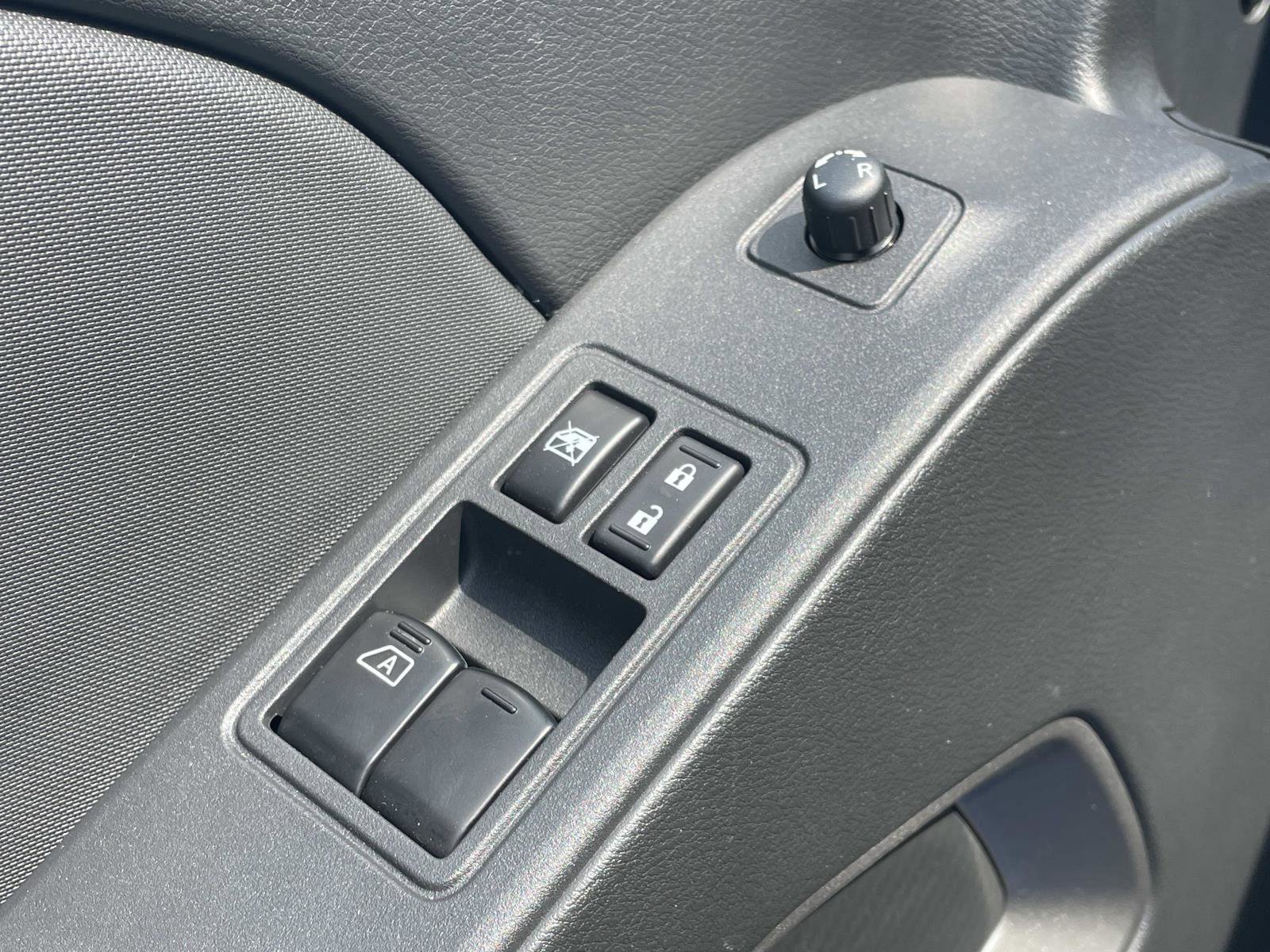 Used 2024 Nissan Frontier SV w/ SV Convenience Package image 12