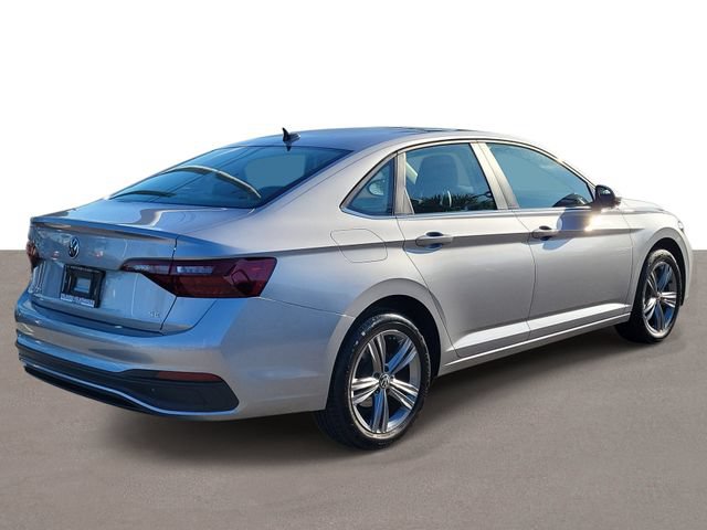 Certified 2023 Volkswagen Jetta SE w/ Panoramic Sunroof Package FWD image 4