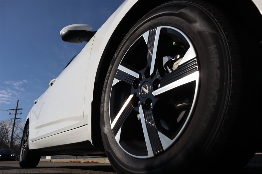 Certified 2025 Nissan Sentra SV image 10