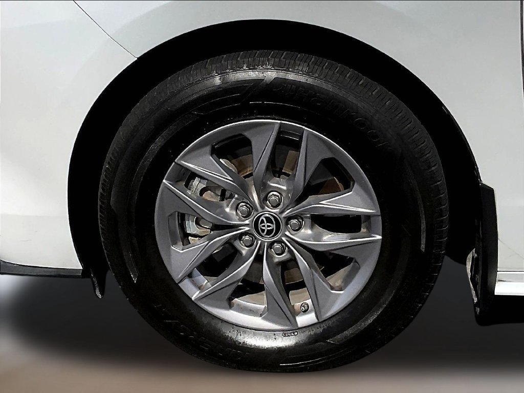 Used 2022 Toyota Sienna XLE FWD image 34