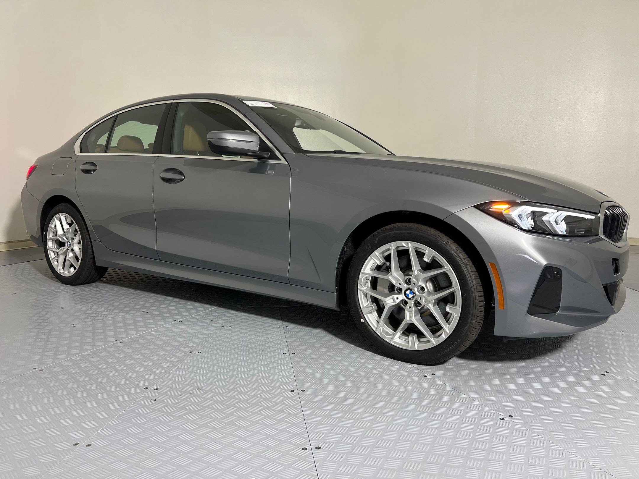 Used 2025 BMW 330i xDrive Sedan w/ Convenience Package AWD/4WD image 5