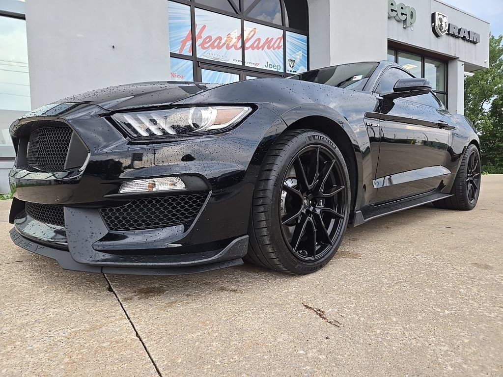 Used 2019 Ford Mustang Shelby GT350 w/ Technology Package RWD image 3