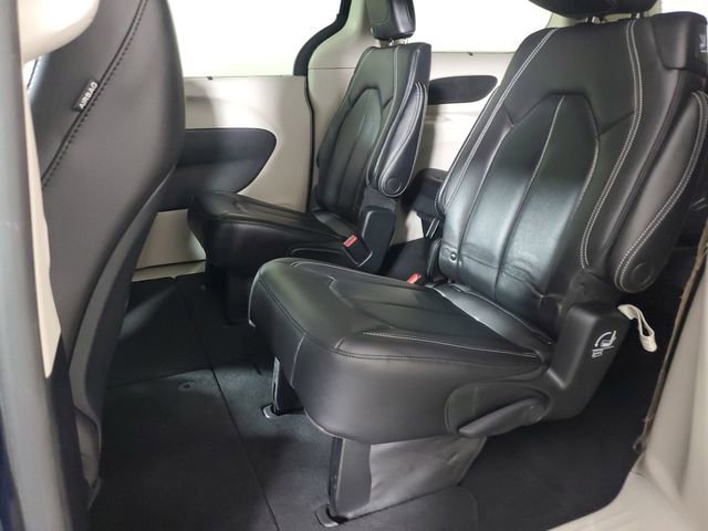 Used 2022 Chrysler Pacifica Touring-L image 20