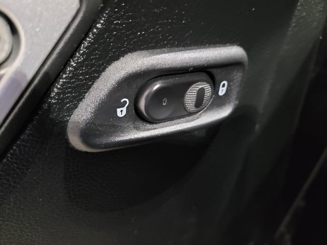 Used 2018 Jeep Wrangler Unlimited Sahara w/ Connectivity Group image 42