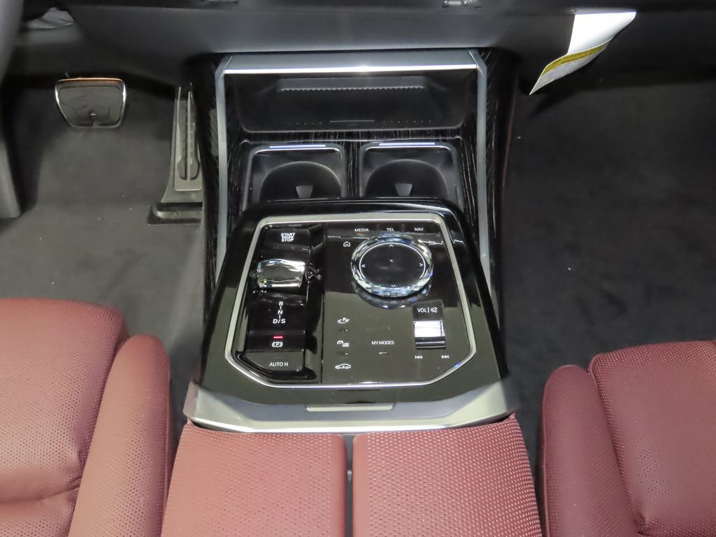 New 2025 BMW 750e xDrive image 26