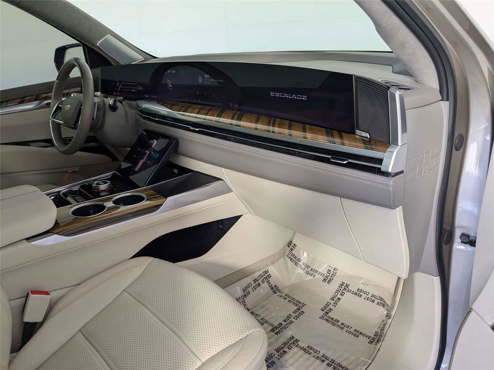 Used 2025 Cadillac Escalade Sport Platinum w/ LPO, Floor Liner Package AWD/4WD image 36