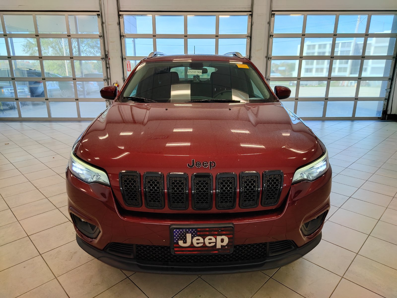 Used 2019 Jeep Cherokee Latitude w/ Cold Weather Group FWD image 8