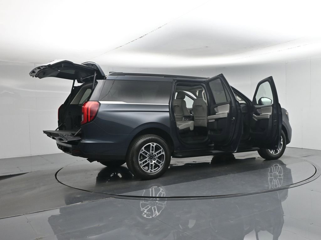 Used 2025 Ford Expedition Max Active RWD image 6