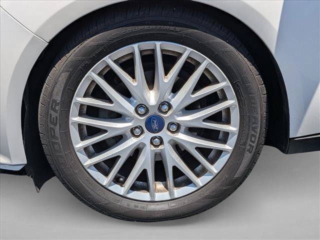 Used 2014 Ford Focus Titanium FWD image 23