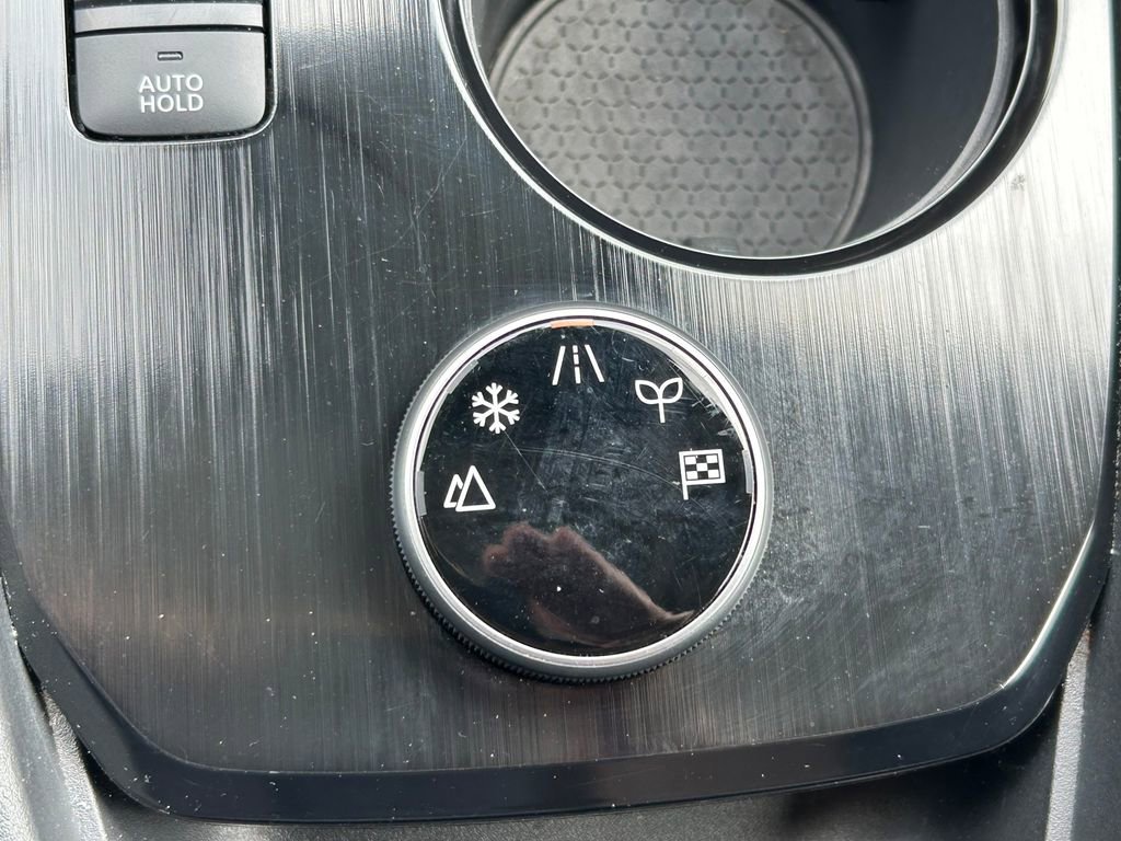 Used 2025 Nissan Rogue SV image 26