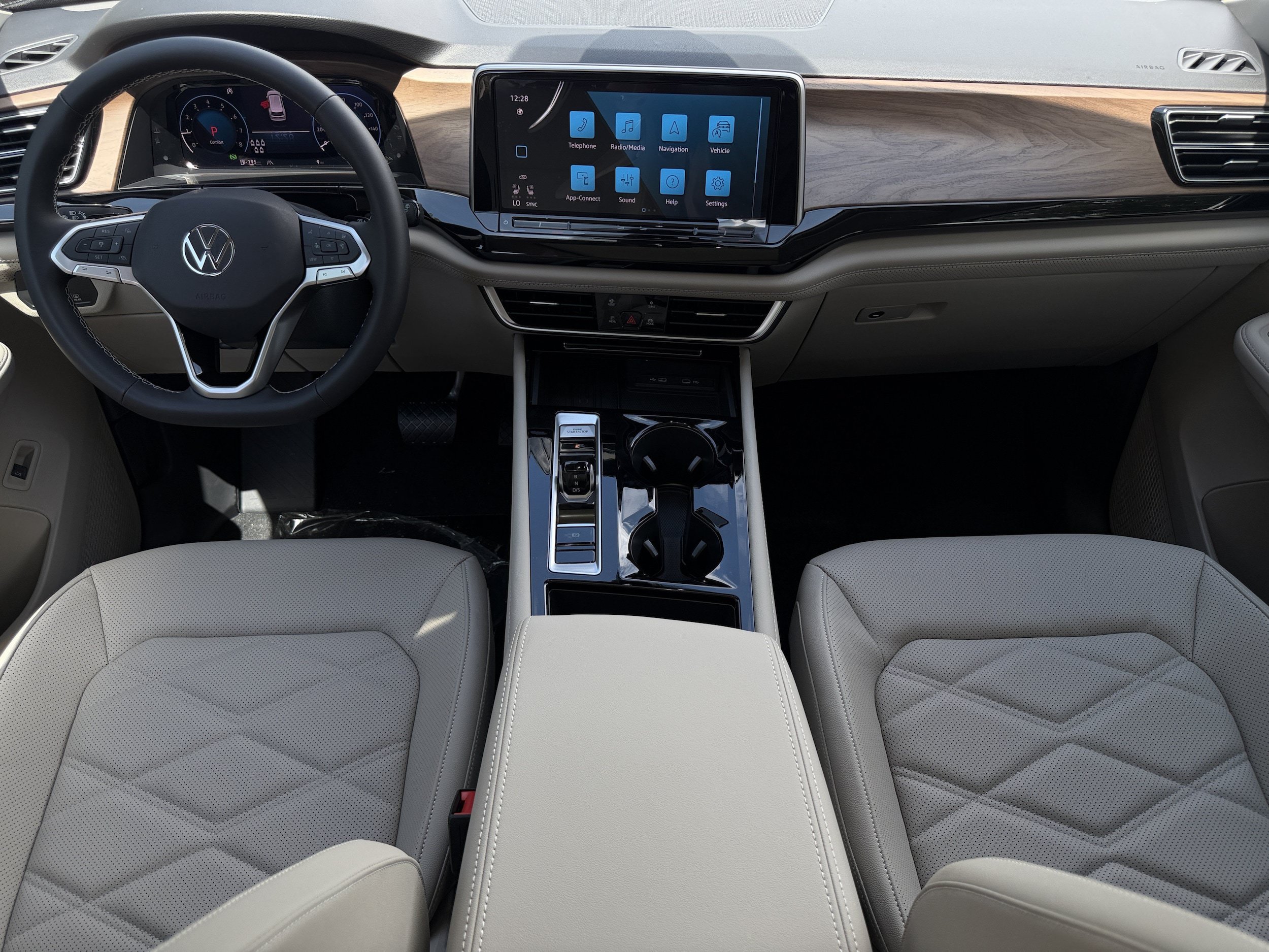 New 2026 Volkswagen Atlas SE FWD image 14