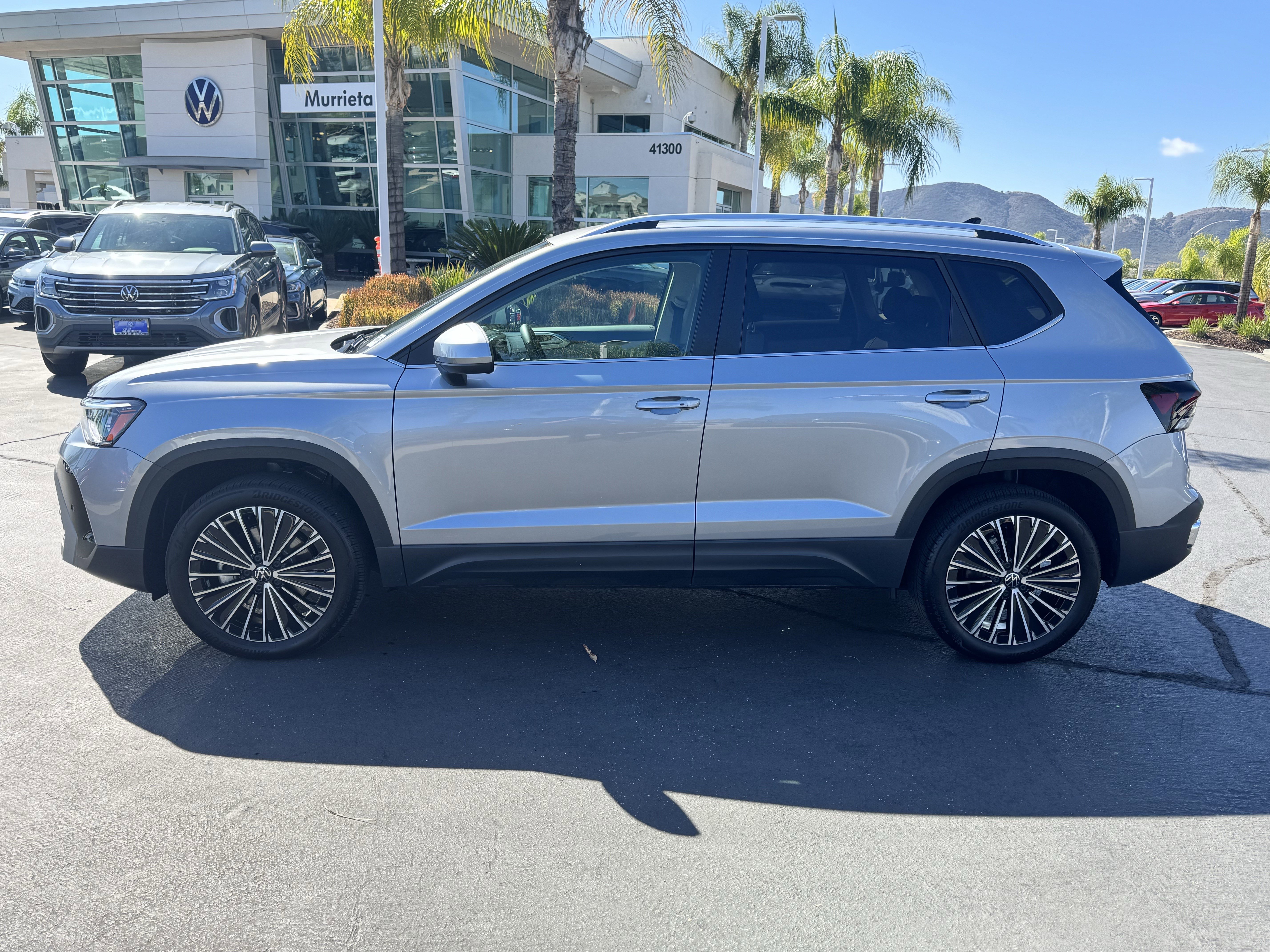 Used 2025 Volkswagen Taos SE image 10