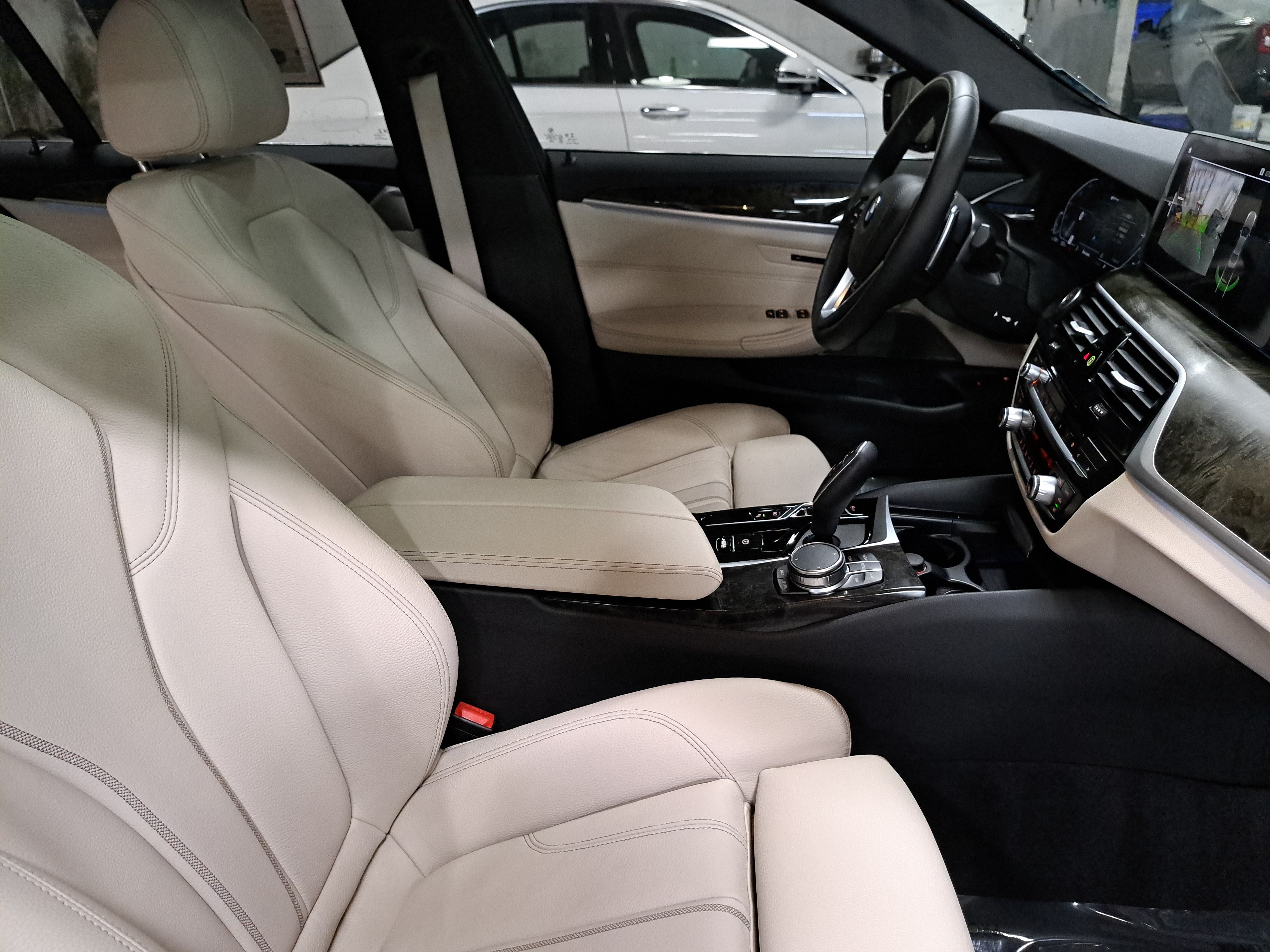 Used 2023 BMW 530e xDrive w/ Premium Package AWD/4WD image 10