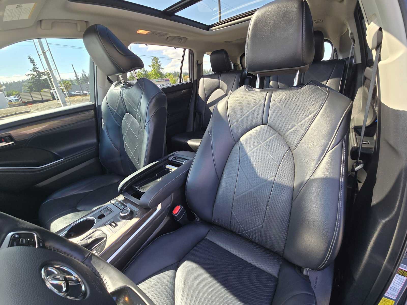 Used 2021 Toyota Highlander Platinum AWD/4WD image 22