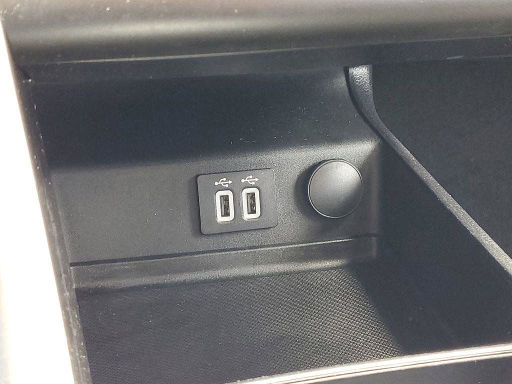 Used 2020 Ford Fusion SE image 17