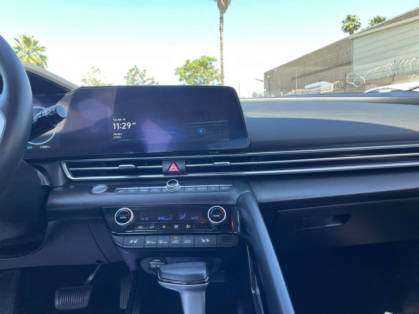 Used 2025 Hyundai Elantra Limited image 20