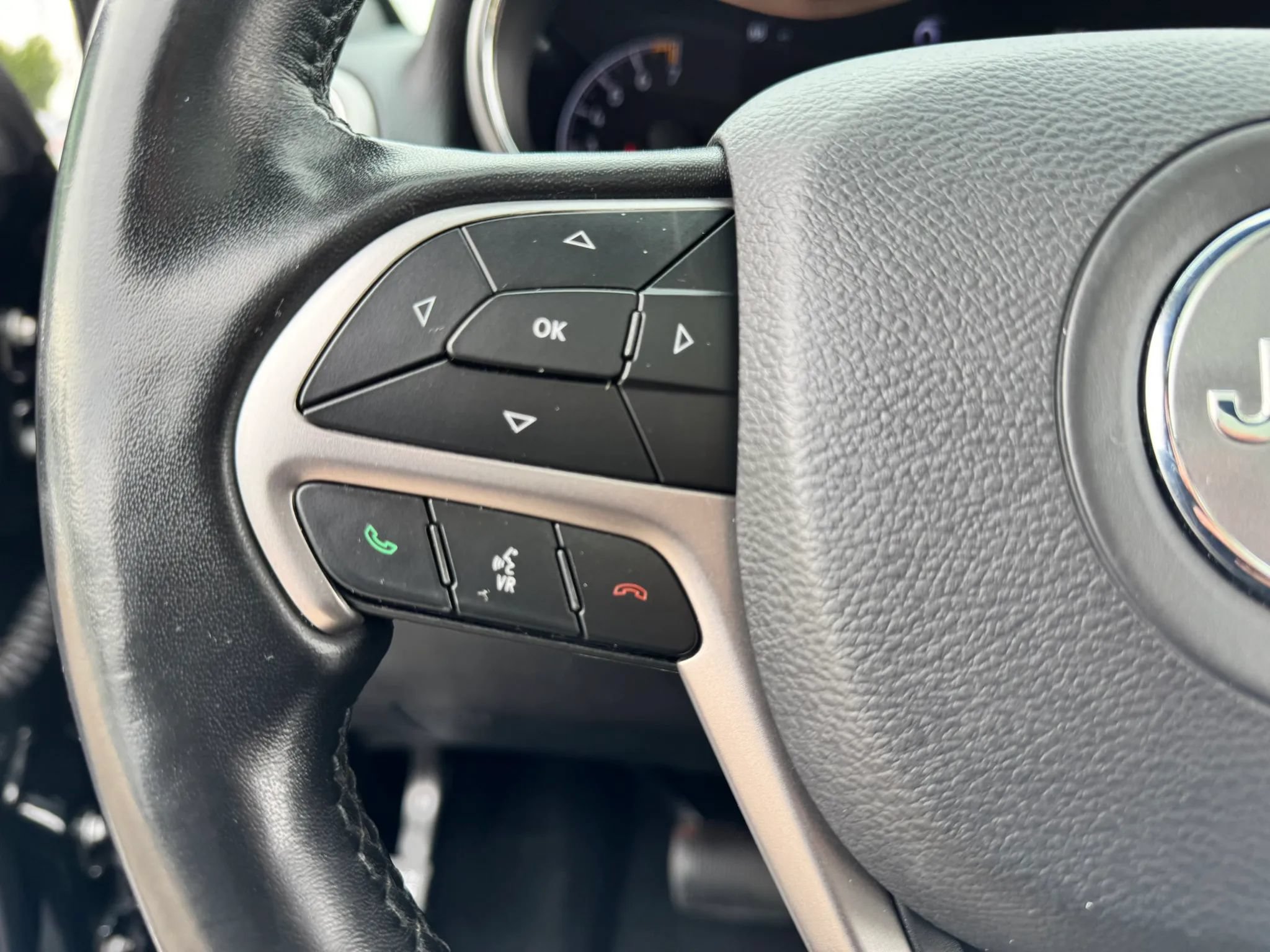 Used 2019 Jeep Grand Cherokee Limited w/ Luxury Group II AWD/4WD image 25