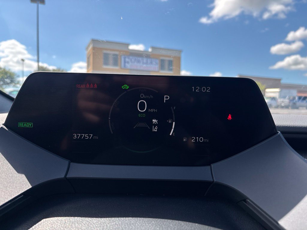 Used 2025 Toyota Prius LE FWD image 13