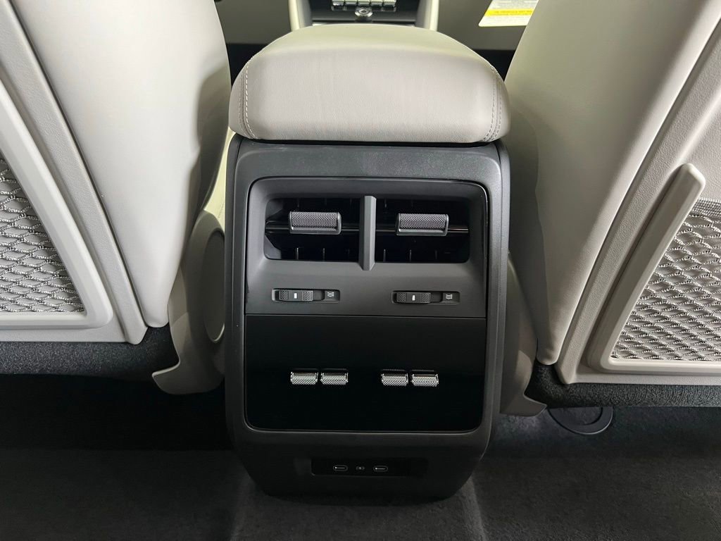 New 2025 Porsche Macan Electric image 17