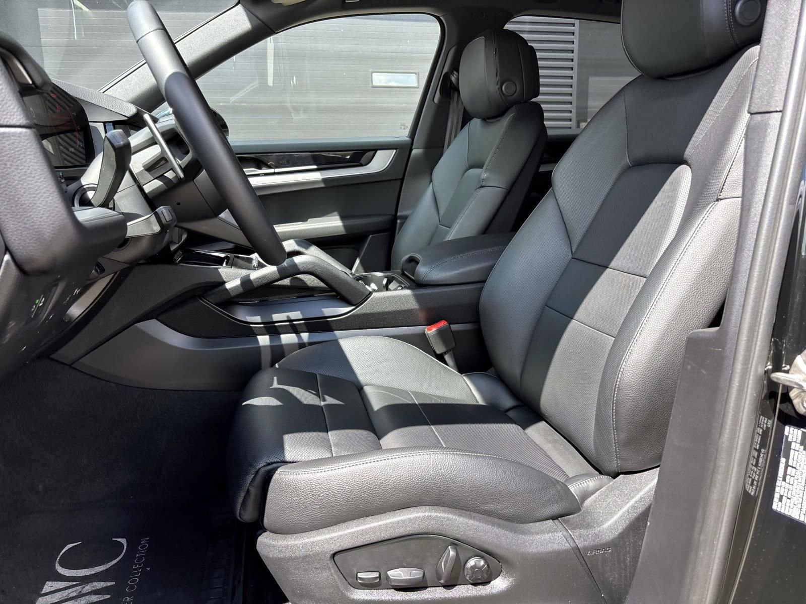 Used 2025 Porsche Cayenne AWD/4WD image 16