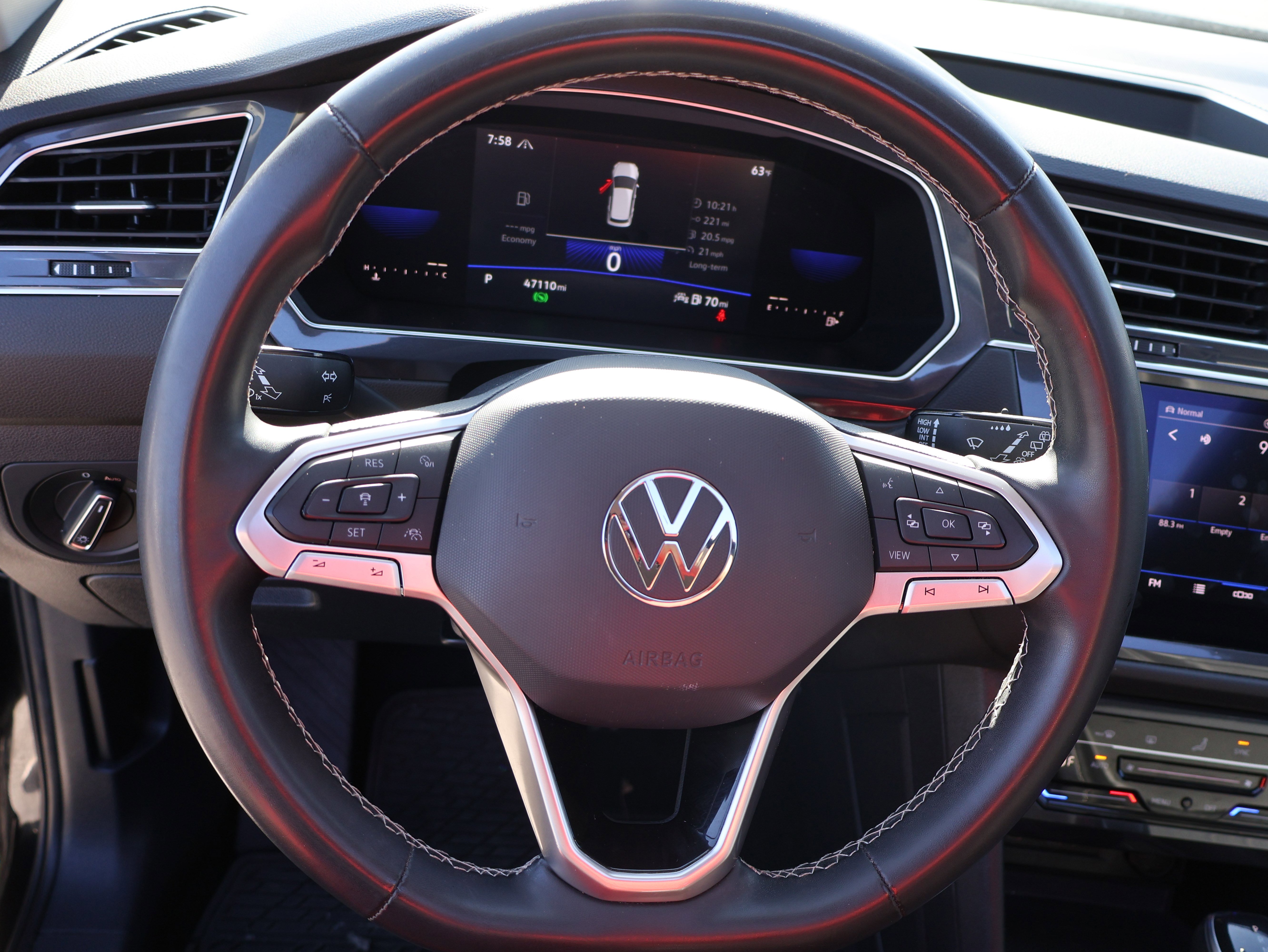 Used 2022 Volkswagen Tiguan SE w/ Panoramic Sunroof Package AWD/4WD image 33