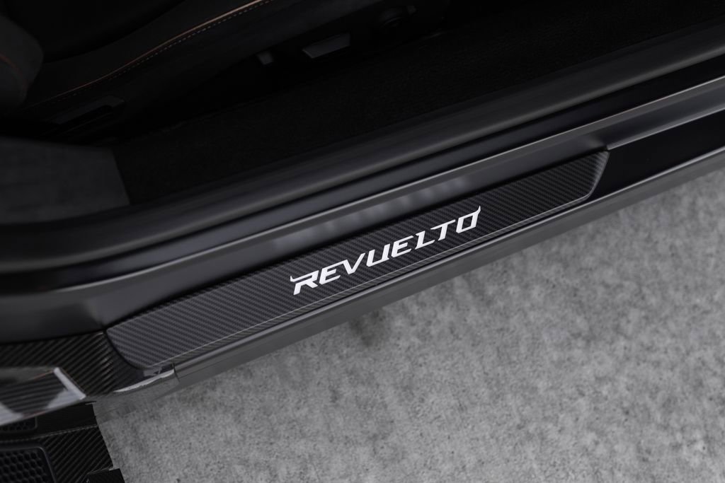 Used 2025 Lamborghini Revuelto AWD/4WD image 27