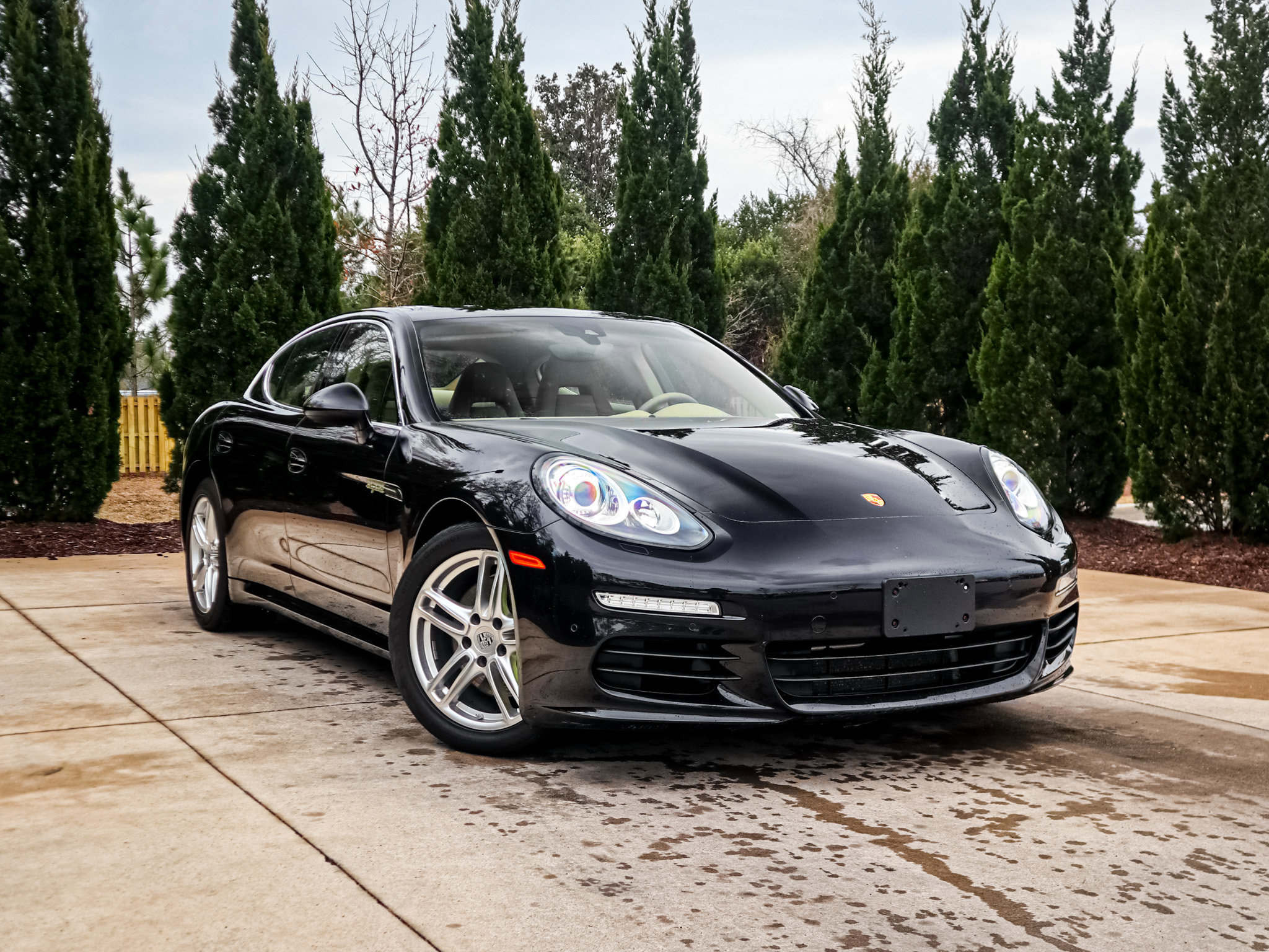 Used 2014 Porsche Panamera S image 2