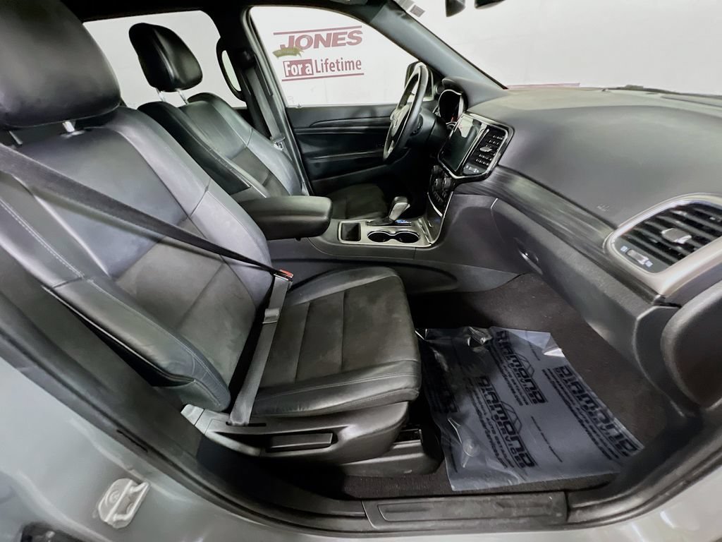 Used 2019 Jeep Grand Cherokee Altitude AWD/4WD image 31