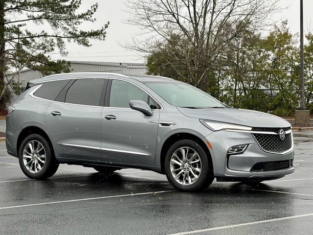 Used 2024 Buick Enclave Avenir image 10
