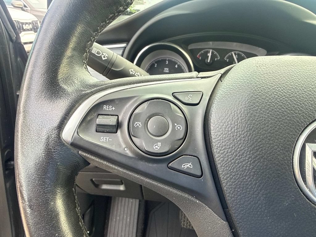 Used 2019 Buick Envision Essence FWD image 29