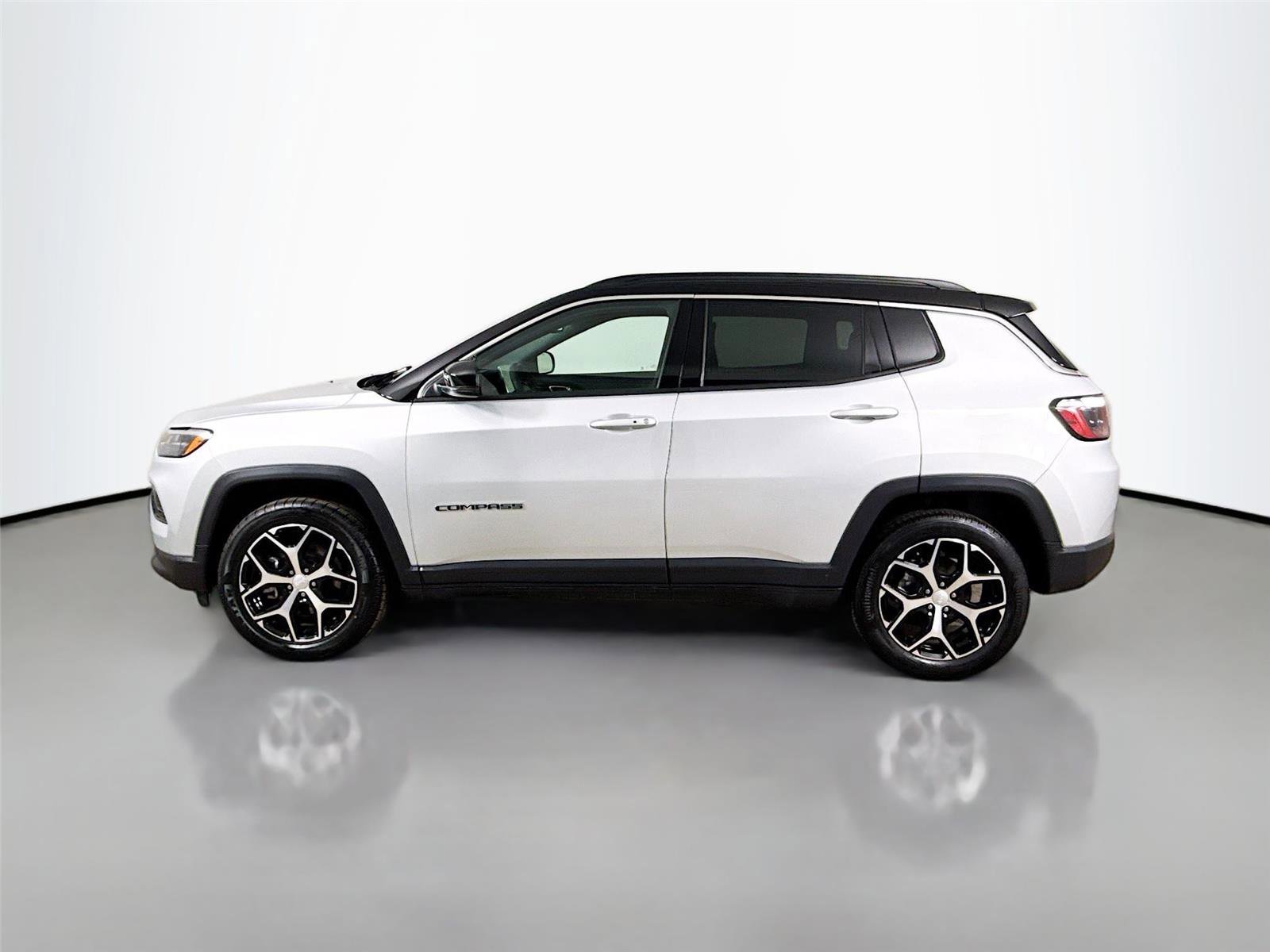 Used 2024 Jeep Compass Limited AWD/4WD image 8