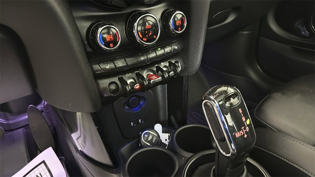 Used 2020 MINI Cooper 2-Door Hardtop image 21