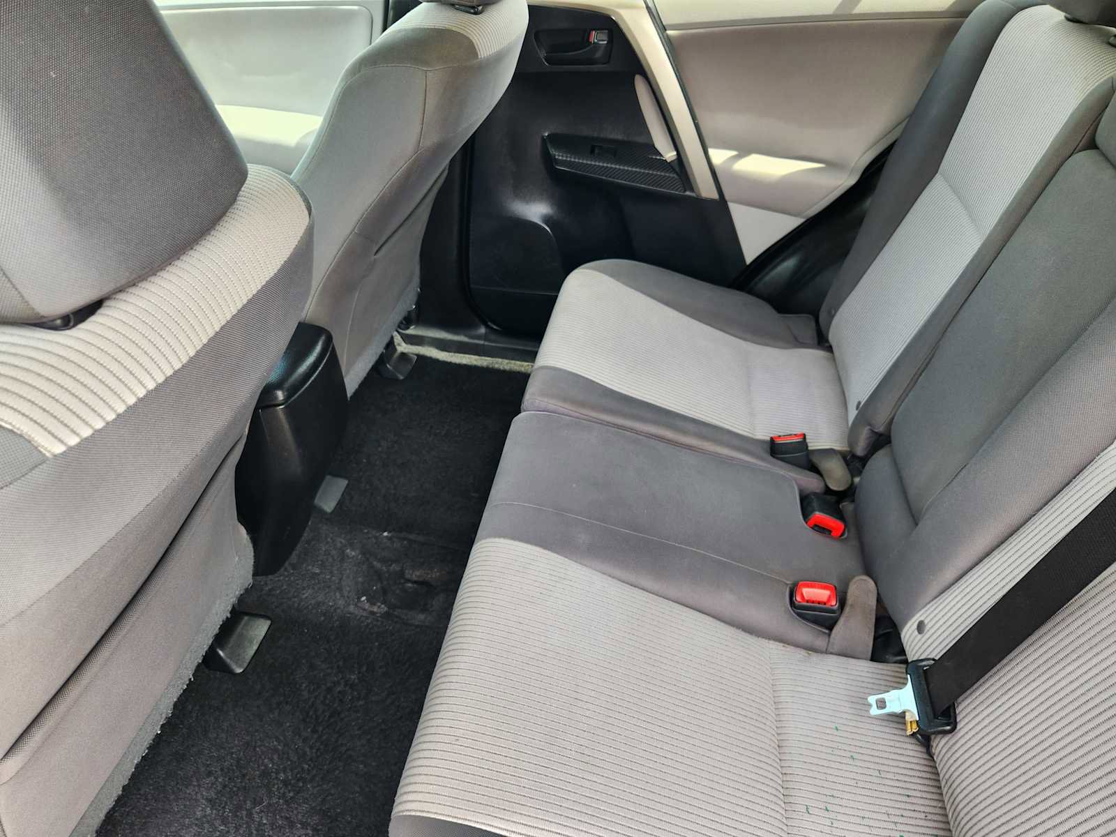 Used 2013 Toyota RAV4 LE FWD image 28