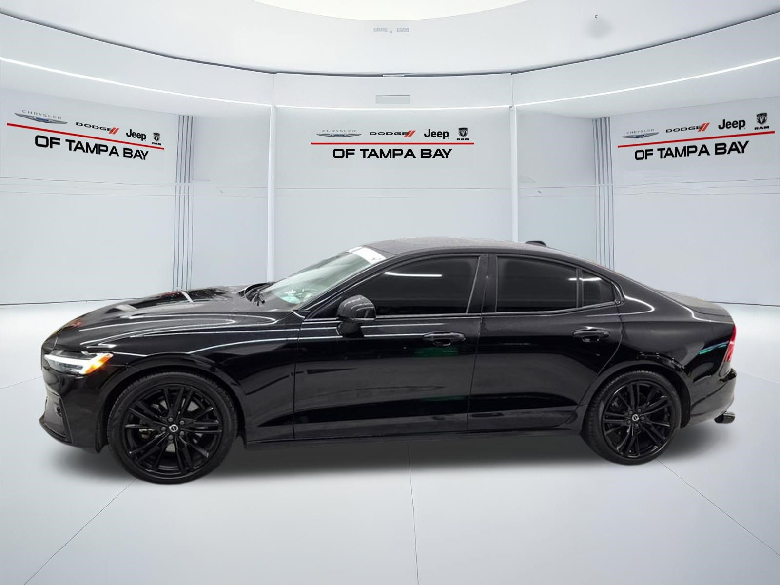Used 2024 Volvo S60 B5 Plus w/ Climate Package AWD/4WD image 3
