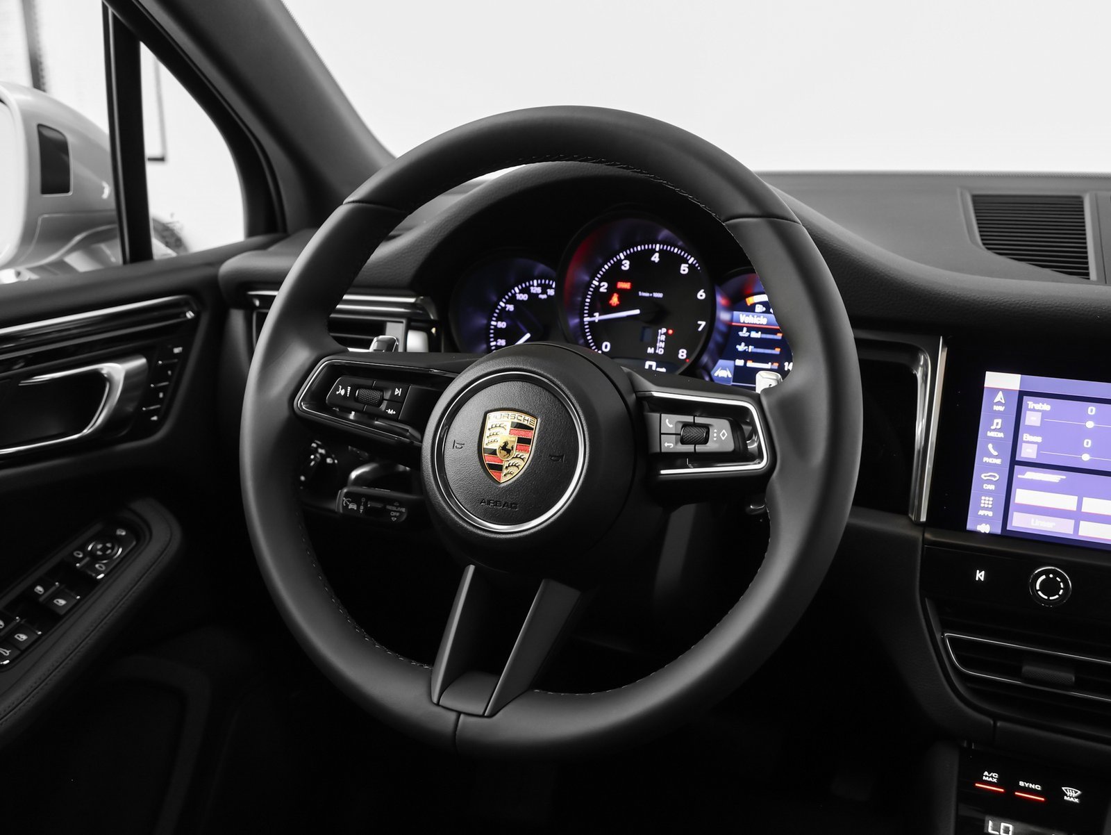 Certified 2025 Porsche Macan image 26