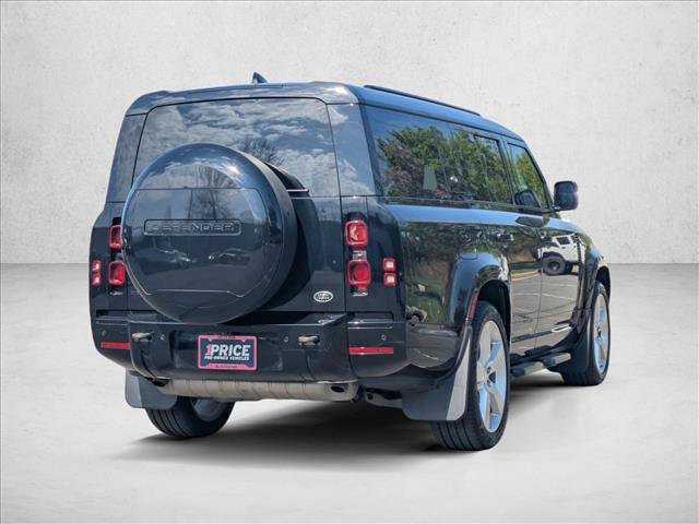 Used 2023 Land Rover Defender 130 X-Dynamic SE image 5