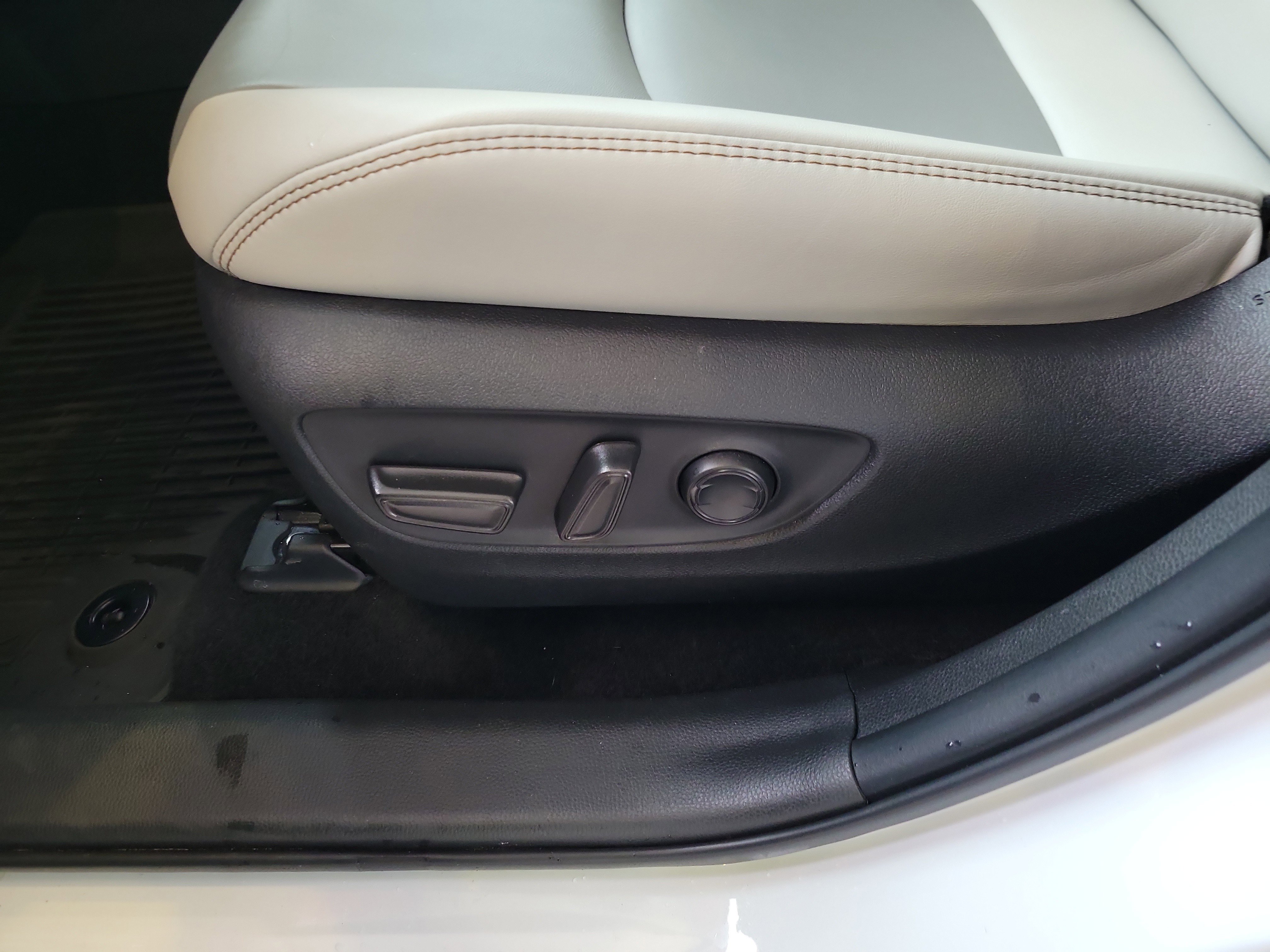 Certified 2025 Toyota RAV4 XLE Premium image 14