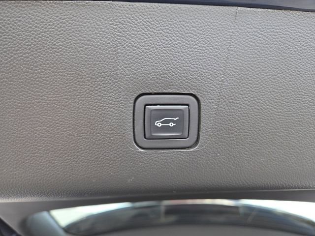 Certified 2023 Chevrolet Traverse LT FWD image 17