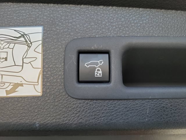Used 2024 Toyota Sienna XLE FWD image 11