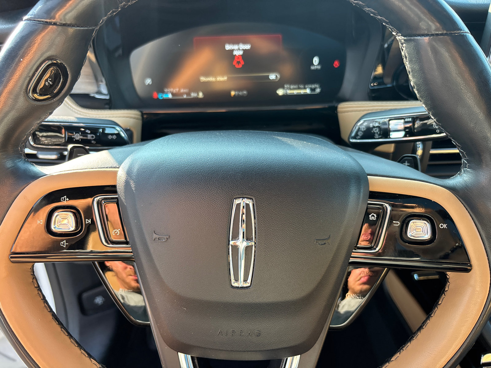 Certified 2022 Lincoln Corsair Reserve w/ Luxury Package AWD/4WD image 16