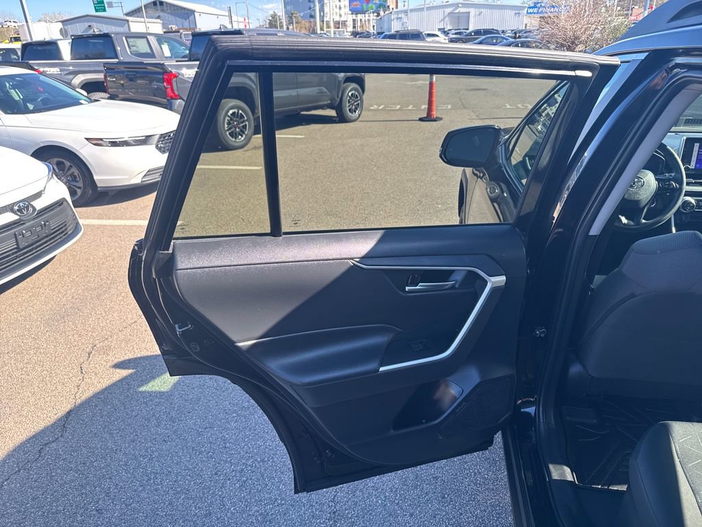 Used 2023 Toyota RAV4 AWD Hybrid image 36