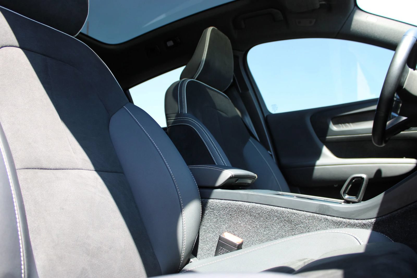 Used 2023 Volvo C40 P8 Recharge Plus w/ Protection Package Premier AWD/4WD image 4