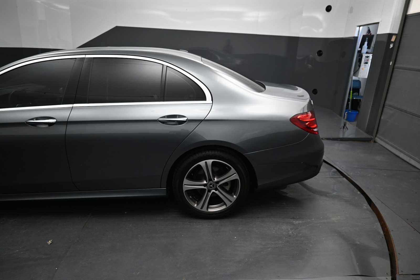 Used 2019 Mercedes-Benz E 300 4MATIC image 16