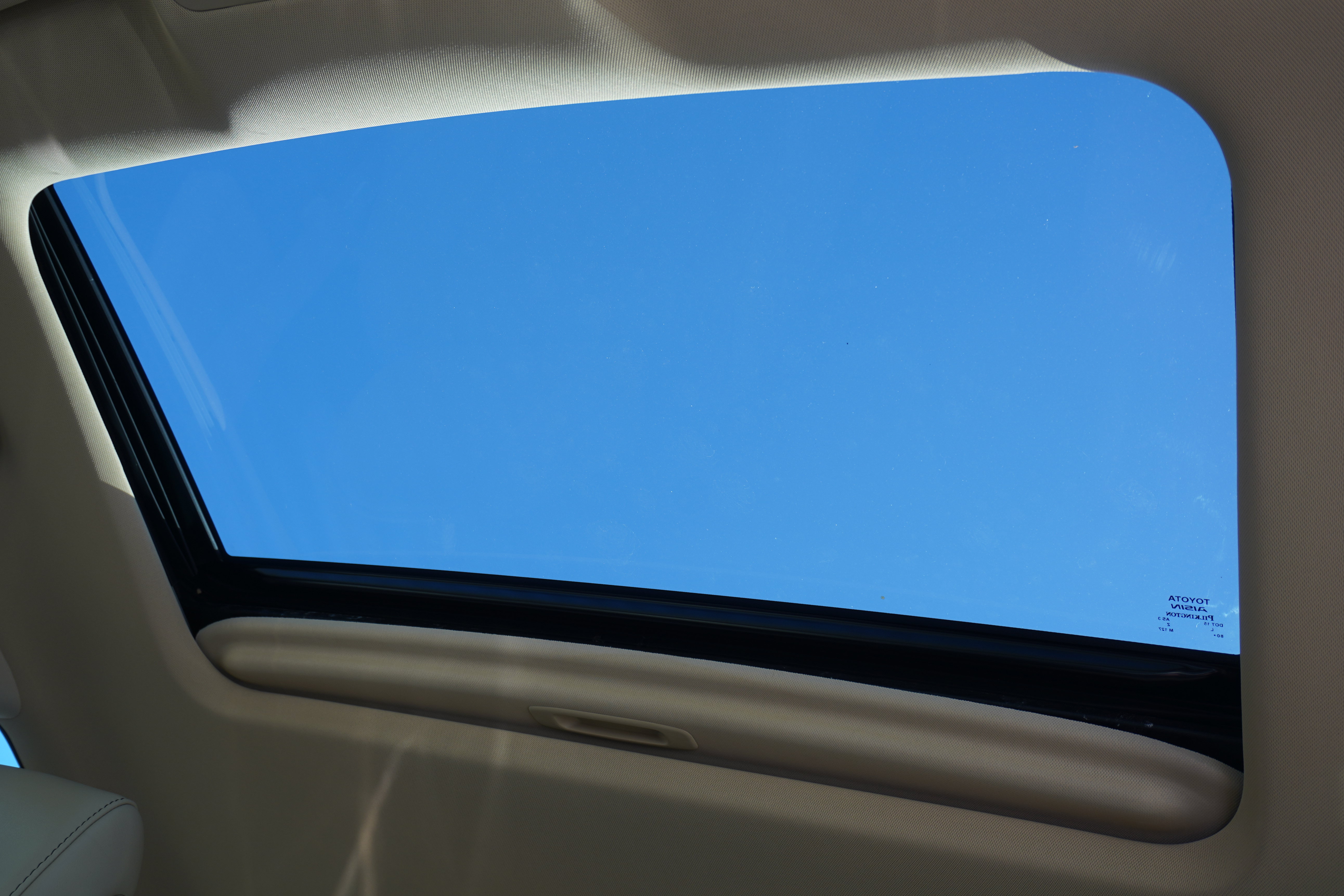 Used 2013 Toyota Avalon Limited w/ Technology Pkg FWD image 20