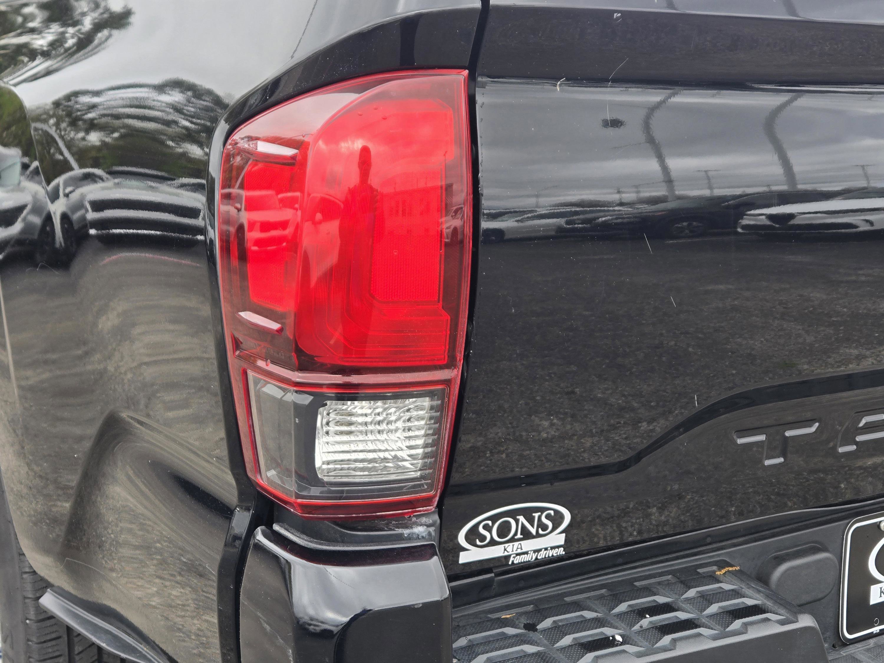 Used 2022 Toyota Tacoma SR w/ SR Convenience Package image 9