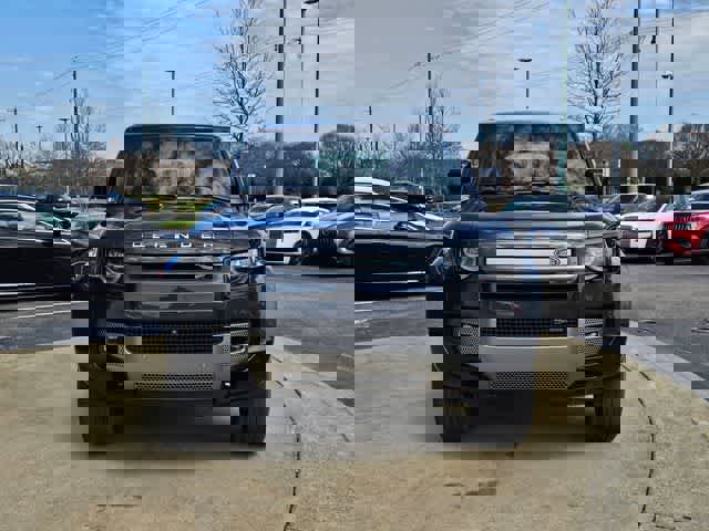 Used 2023 Land Rover Defender 130 X-Dynamic SE image 4