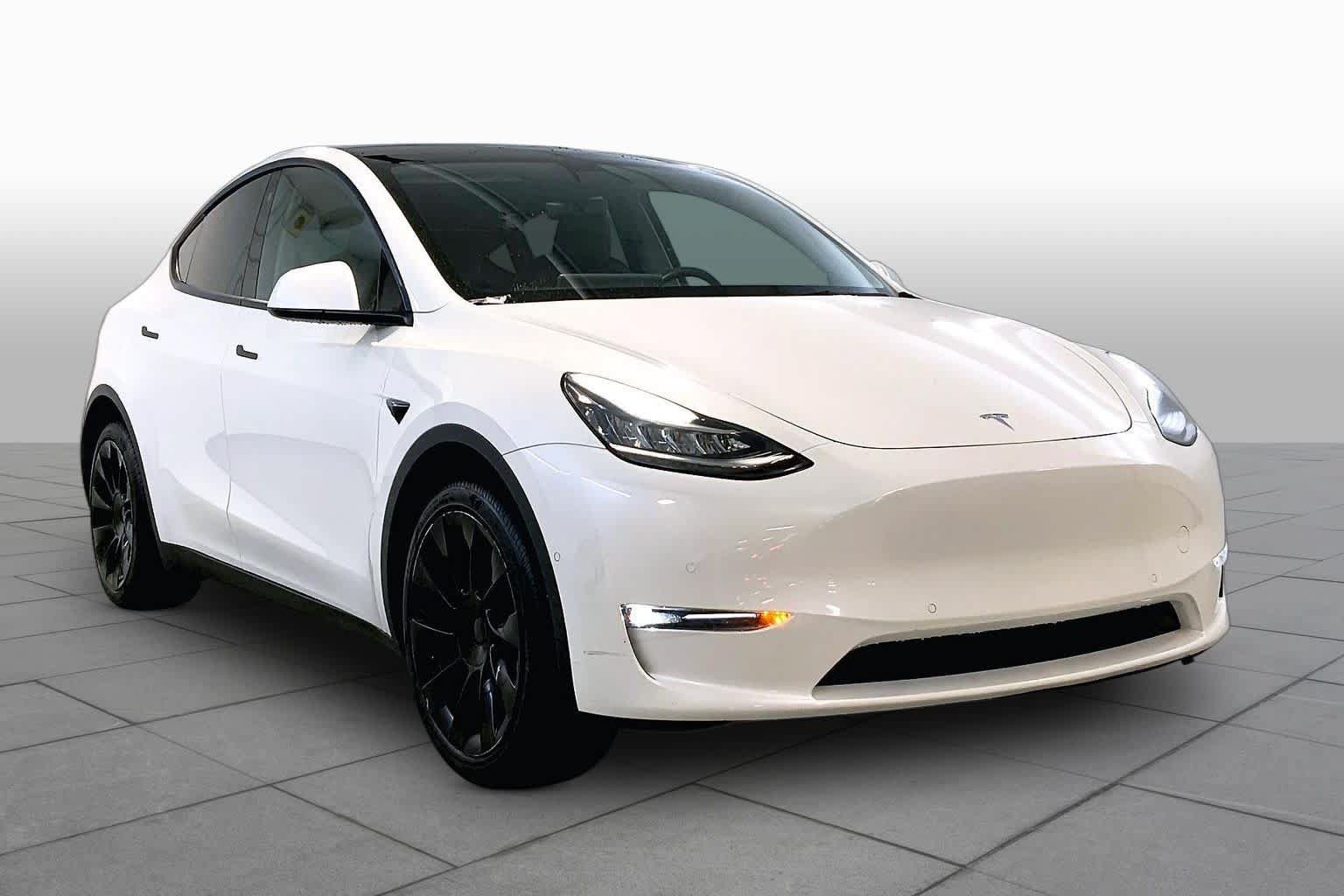 Used 2022 Tesla Model Y Long Range AWD/4WD image 2