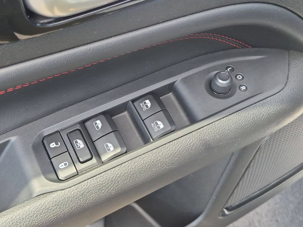 Used 2025 Jeep Compass Trailhawk AWD/4WD image 13